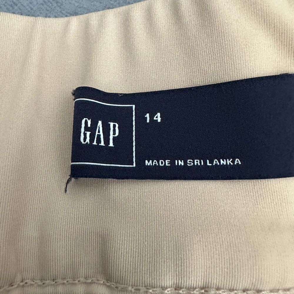 Gap Maternity Shorts - Picture 2 of 3
